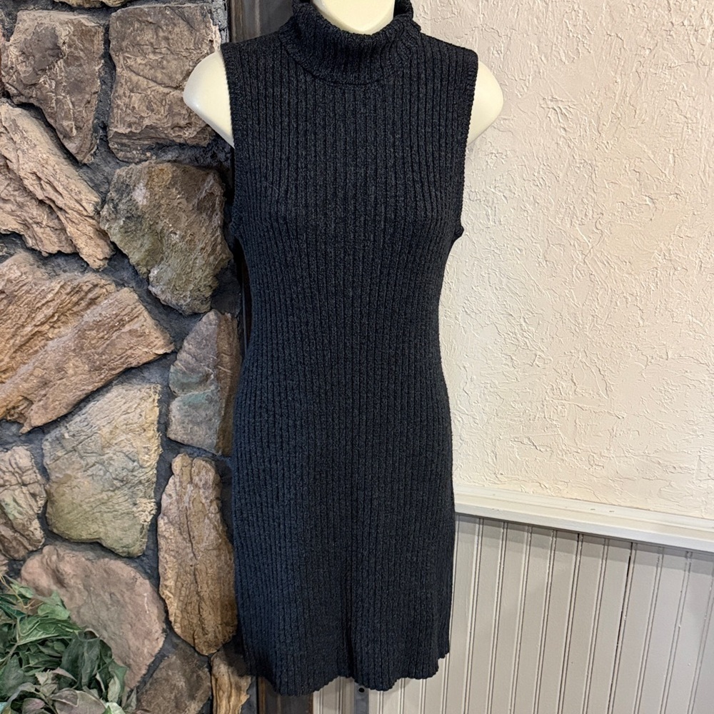 Sleeveless Black/Gray Knit Dress